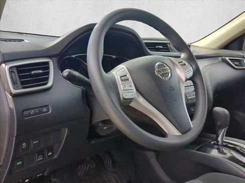 Used 2016 Nissan Rogue S image 9