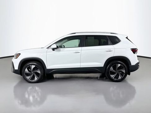 Certified 2025 Volkswagen Taos SE AWD/4WD image 4