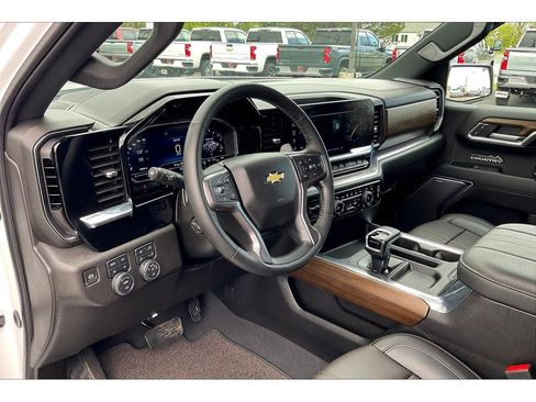 Used 2024 Chevrolet Silverado 1500 High Country AWD/4WD image 15