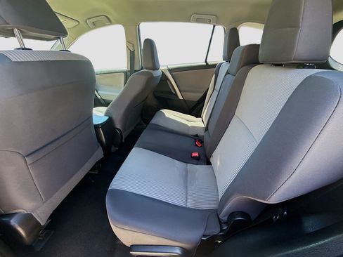 Used 2015 Toyota RAV4 LE FWD image 22