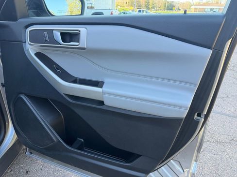 Used 2023 Ford Explorer XLT w/ Equipment Group 202A AWD/4WD image 16