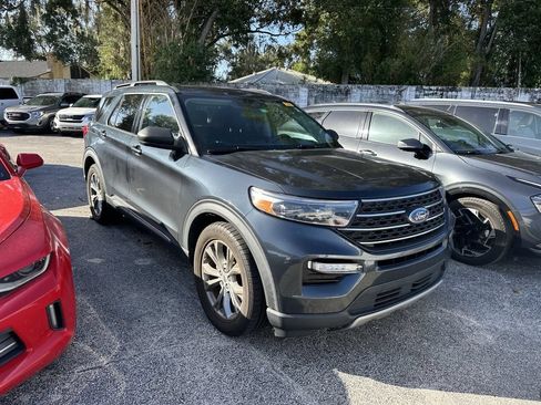 Used 2022 Ford Explorer XLT w/ Equipment Group 202A RWD image 3