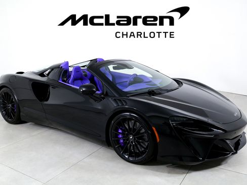Used 2025 McLaren Artura Spider image 2