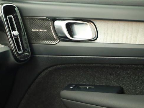 Used 2024 Volvo XC40 B5 Ultimate w/ Protection Package Premier AWD/4WD image 28