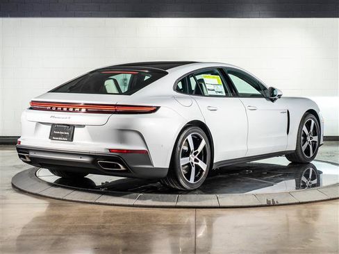 New 2026 Porsche Panamera 4 image 9