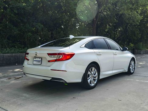 Used 2018 Honda Accord LX image 9