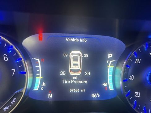 Used 2024 Chrysler Pacifica Touring-L image 21