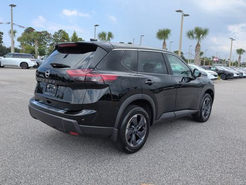 Certified 2026 Nissan Rogue SV FWD image 4