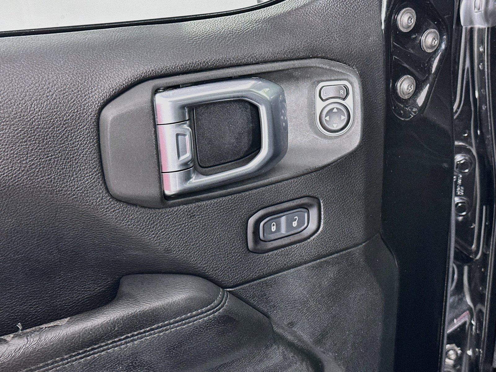 Used 2020 Jeep Wrangler Unlimited Sahara AWD/4WD image 17