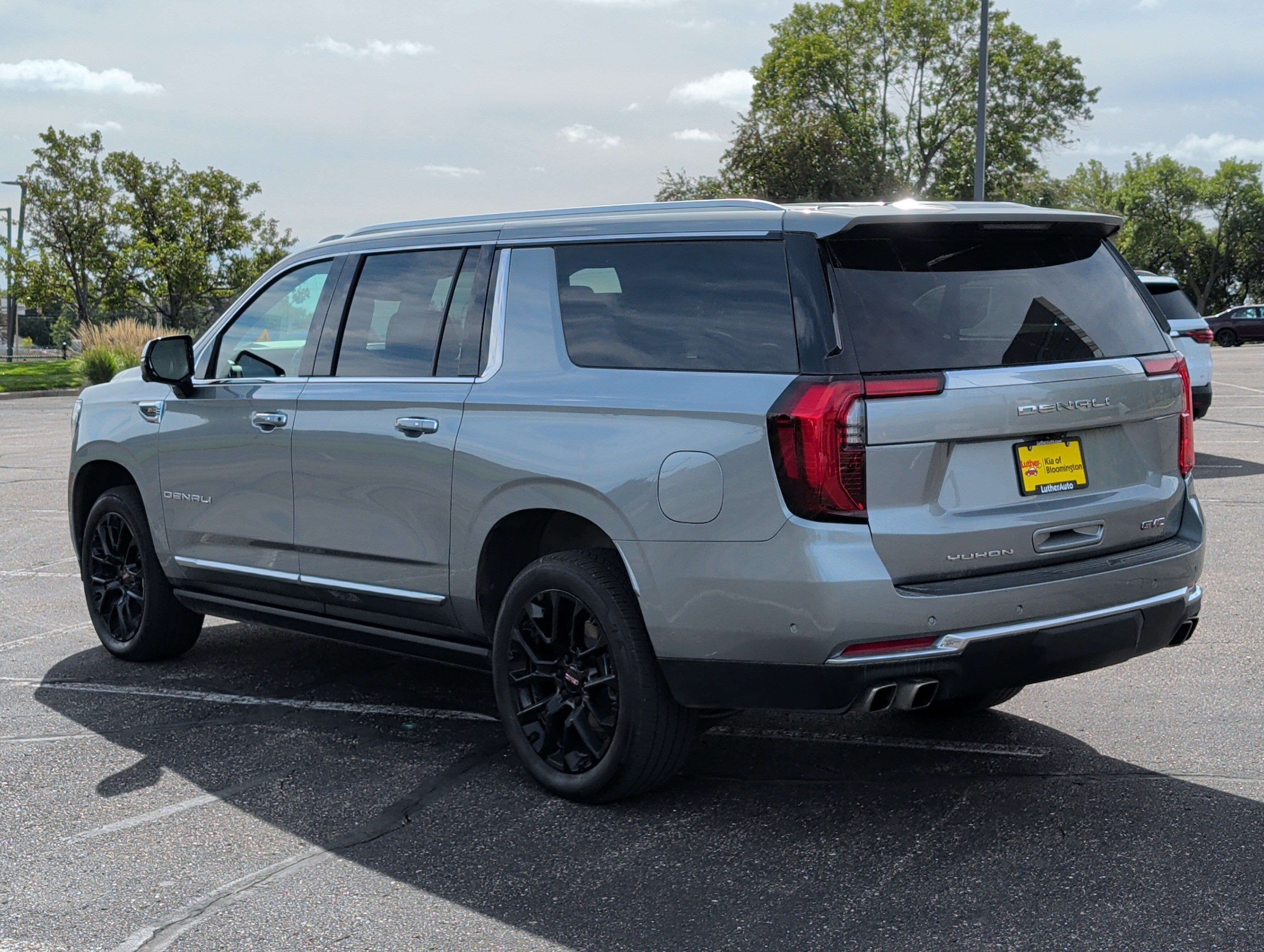Used 2025 GMC Yukon XL Denali w/ Sun & Power Step Package AWD/4WD image 3