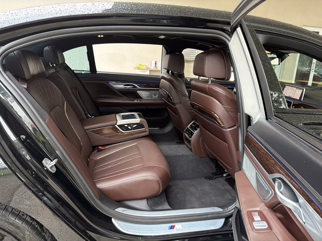 Used 2022 BMW 750i xDrive w/ Luxury Rear Seating Package AWD/4WD image 30