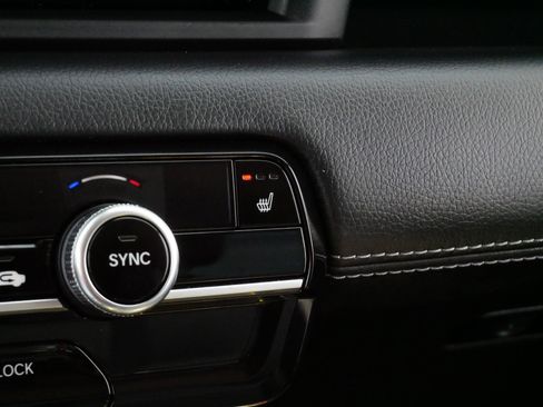 Used 2025 Honda Pilot Touring image 31