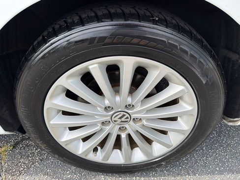 Used 2017 Volkswagen Passat 1.8T SE FWD image 19