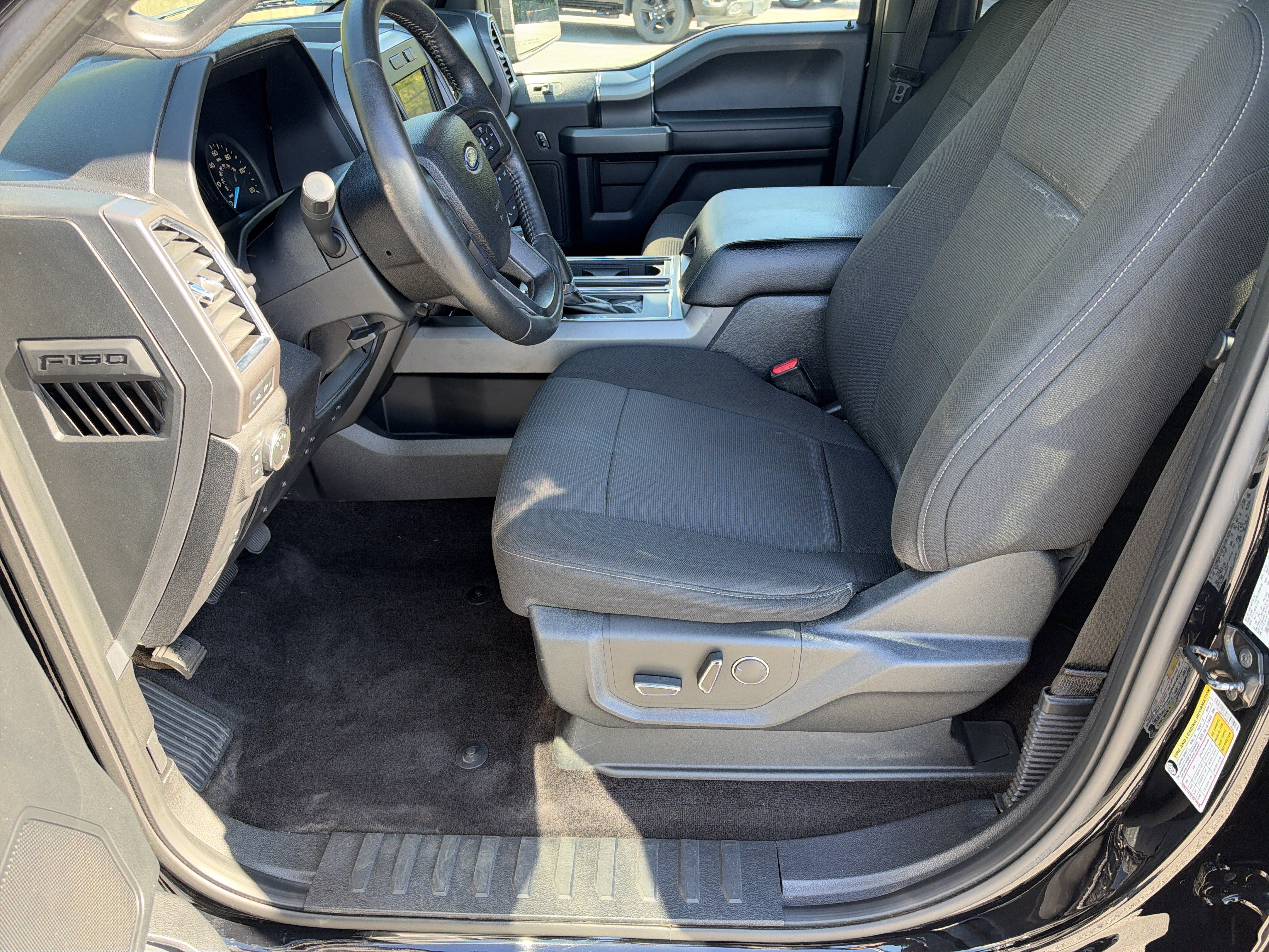 Used 2017 Ford F150 XLT w/ Equipment Group 302A Luxury AWD/4WD image 18