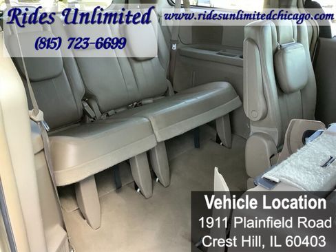 Used 2014 Chrysler Town & Country Touring FWD image 32