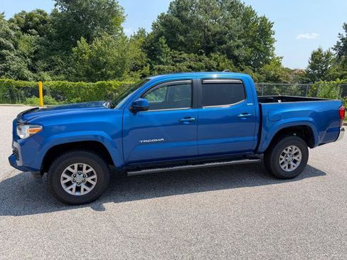 Used 2018 Toyota Tacoma SR5 RWD image 9