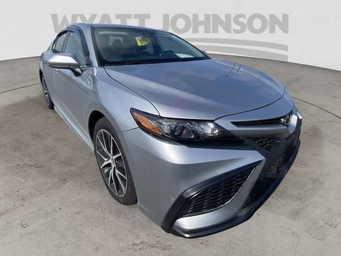 Used 2021 Toyota Camry SE FWD image 13