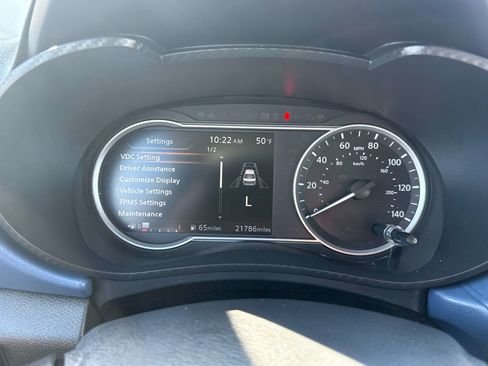 Used 2025 Nissan Versa SV FWD image 23