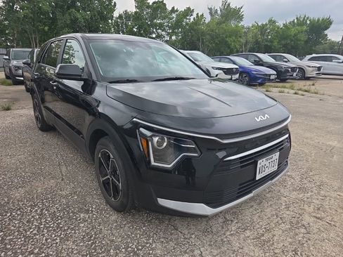 Used 2025 Kia Niro LX FWD image 6