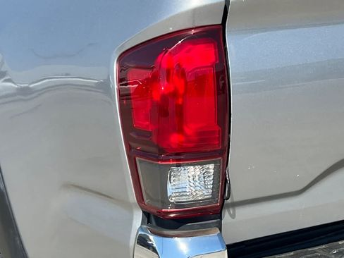 Used 2020 Toyota Tacoma TRD Off-Road image 13