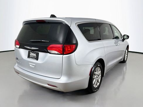Used 2023 Chrysler Voyager LX FWD image 13