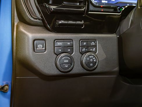 Used 2025 Chevrolet Silverado 1500 ZR2 w/ Technology Package AWD/4WD image 16