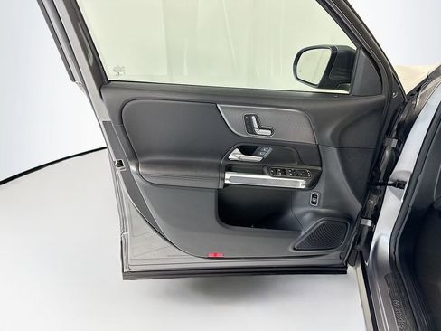 Used 2021 Mercedes-Benz GLB 250 image 24