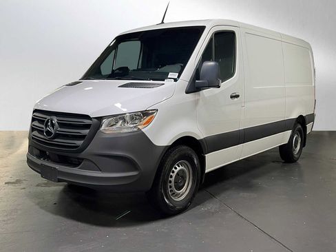 Used 2025 Mercedes-Benz Sprinter 2500 image 6