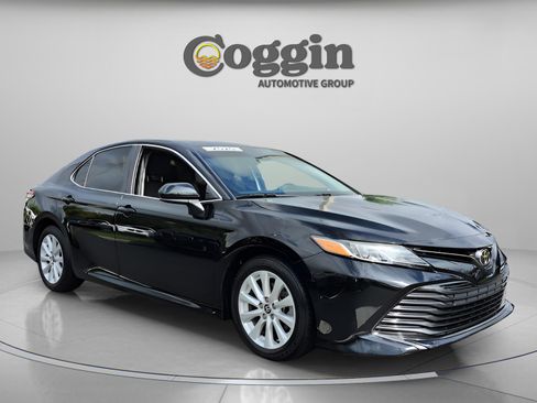 Used 2020 Toyota Camry LE image 7