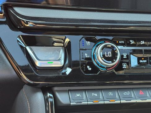 New 2026 GMC Sierra 1500 AT4 w/ Technology Package AWD/4WD image 18