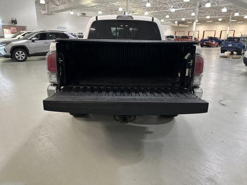 Used 2020 Toyota Tacoma TRD Off-Road image 12