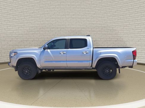 Used 2022 Toyota Tacoma SR5 w/ Technology Package AWD/4WD image 8