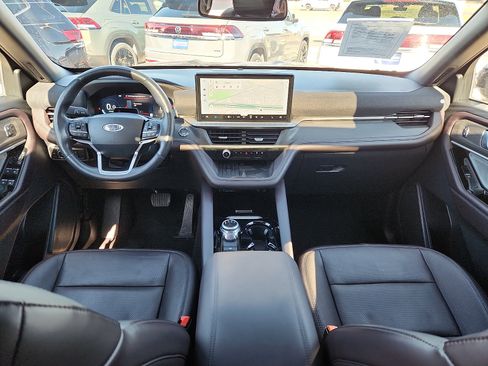 Used 2025 Ford Explorer Platinum w/ LUX Leather Package AWD/4WD image 11