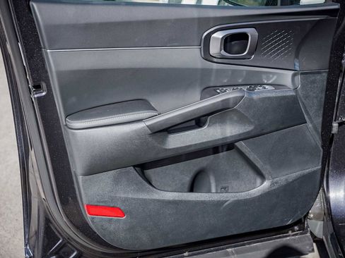 Certified 2025 Kia Sorento EX w/ Panoramic Sunroof Package image 20