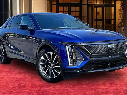 Used 2025 Cadillac Lyriq Sport AWD/4WD image 2