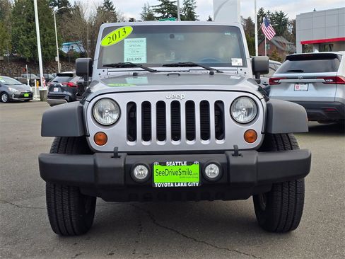 Used 2013 Jeep Wrangler Unlimited Sport image 2