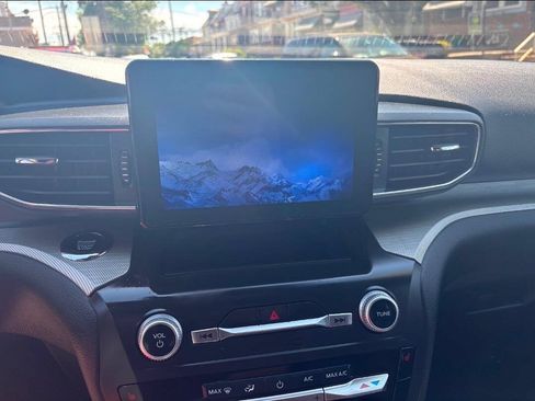 Used 2020 Ford Explorer XLT w/ Equipment Group 202A AWD/4WD image 5
