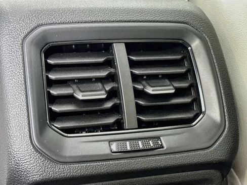 Certified 2025 Volkswagen Taos SE AWD/4WD image 25