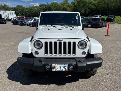 Used 2017 Jeep Wrangler Unlimited Sahara w/ Dual Top Group AWD/4WD image 5