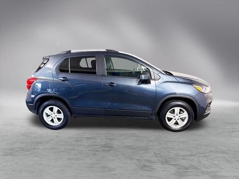 Used 2021 Chevrolet Trax LT w/ Premium Seat Package AWD/4WD image 7
