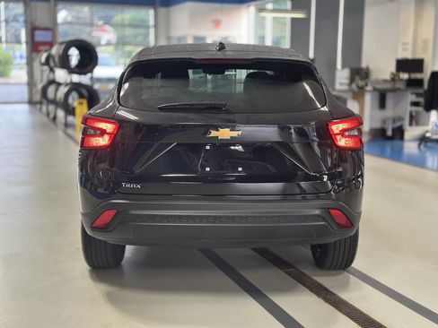 Used 2024 Chevrolet Trax LS FWD image 6