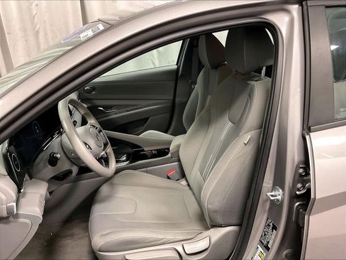 Used 2023 Hyundai Elantra SEL w/ Convenience Package image 10