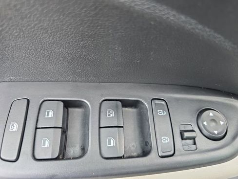 Used 2024 Hyundai Venue SEL image 27