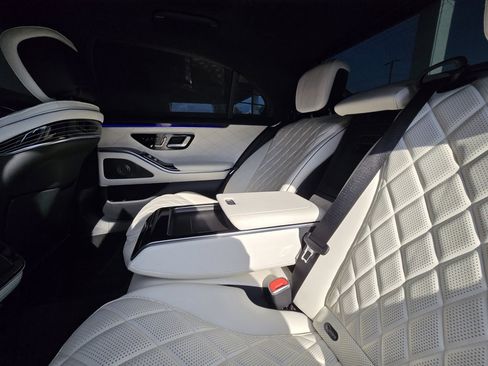 Used 2022 Mercedes-Benz S 580 S 580 w/ AMG Line Package image 17