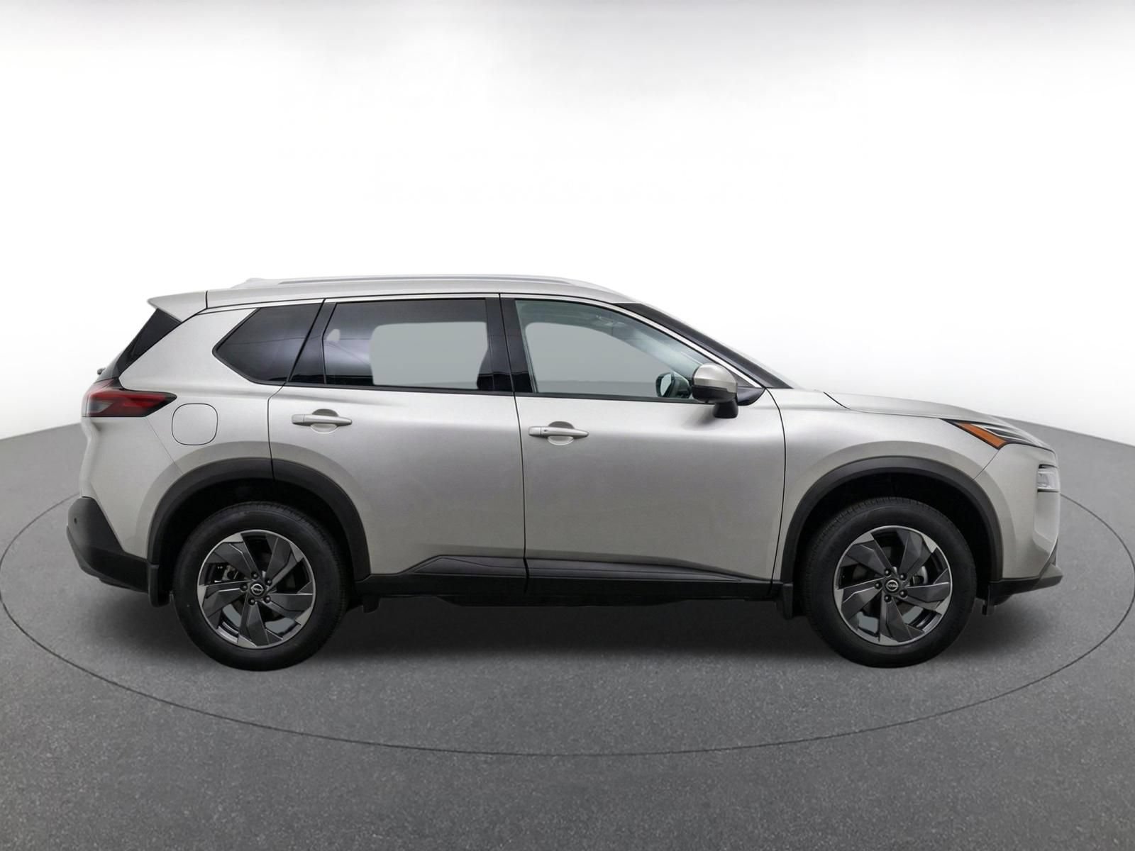 Used 2025 Nissan Rogue SV AWD/4WD image 12