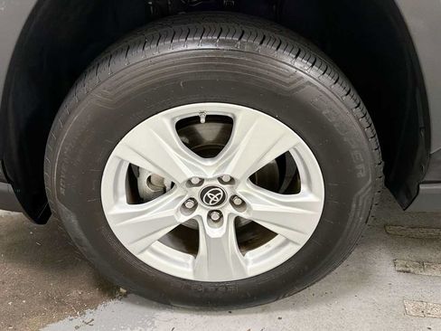 Certified 2021 Toyota RAV4 LE AWD/4WD image 10