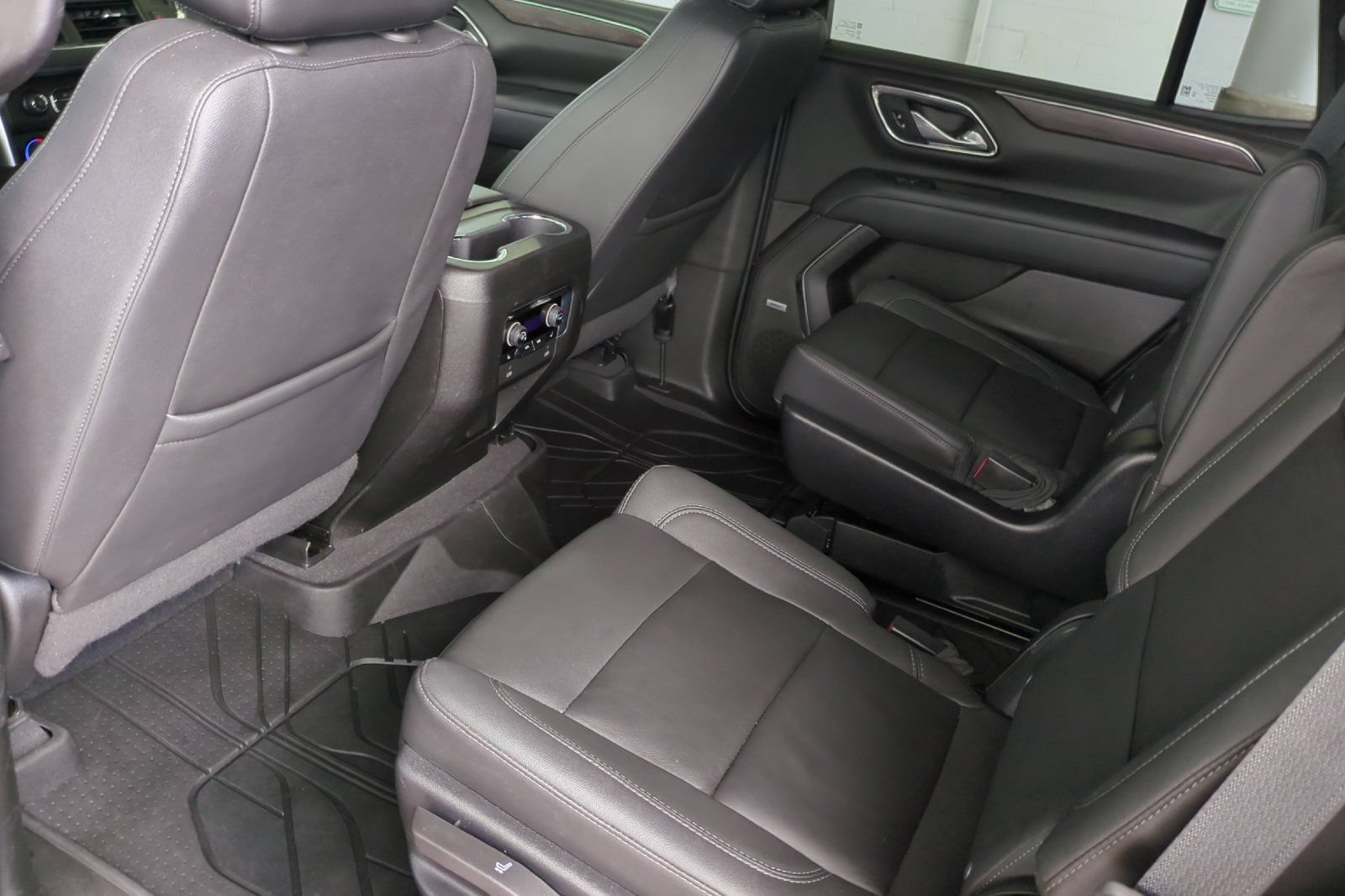 Used 2023 Chevrolet Tahoe Z71 w/ Luxury Package AWD/4WD image 13