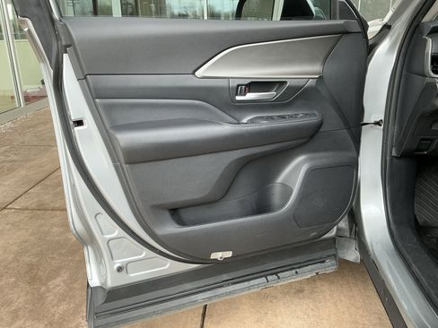 Certified 2024 Toyota Grand Highlander XLE image 14