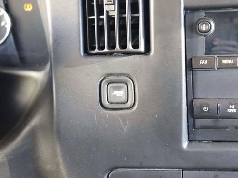 Used 2016 Chevrolet Express 2500 image 22