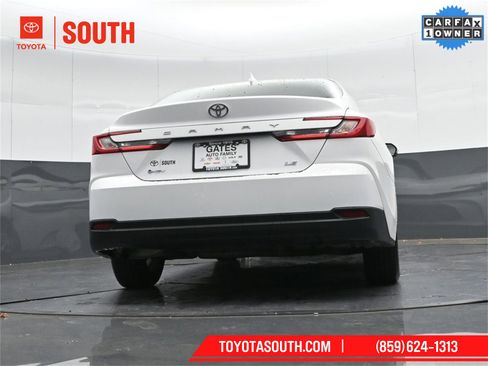 Used 2025 Toyota Camry LE image 31
